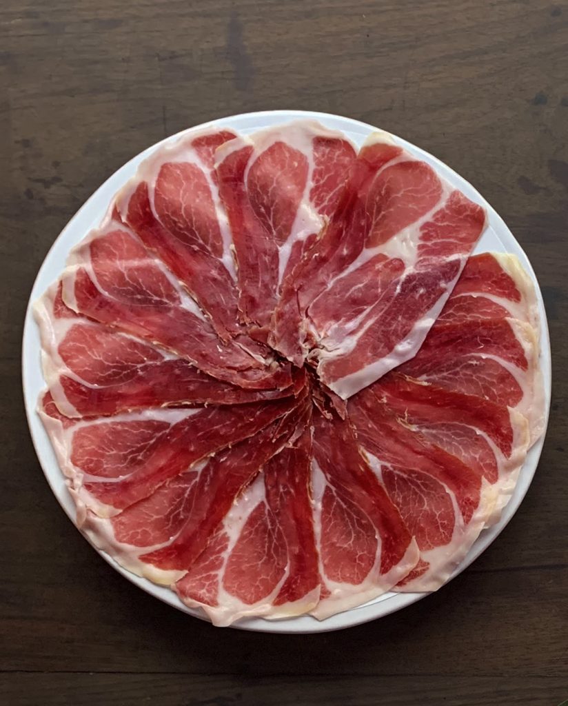 Jamón de cebo ibérico, loncheado.